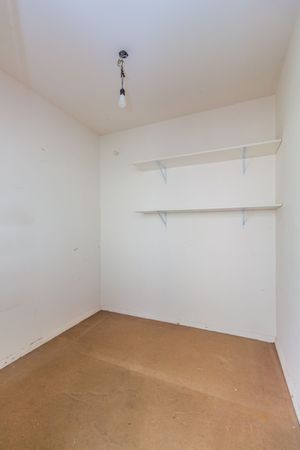 Image 33 - 249853