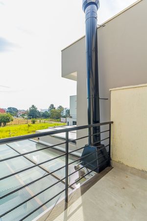 Image 32 - 250037