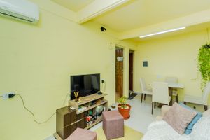 Image 3 - 250057
