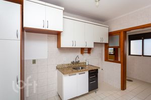 Image 27 - 250095