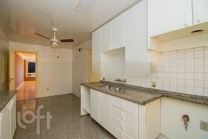 Image 18 - 250320