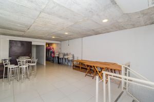 Image 19 - 250373