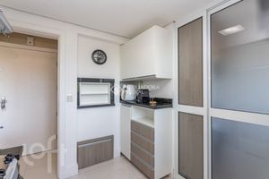 Image 15 - 250484