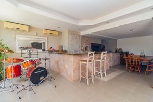 Image 13 - 250548