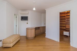 Image 31 - 250633