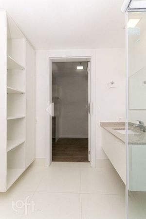 Image 13 - 250743