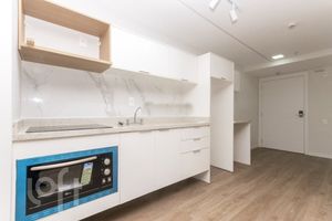 Image 4 - 250743