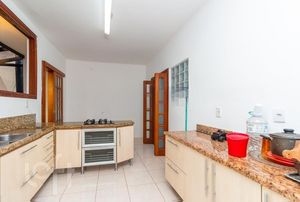 Image 4 - 250748