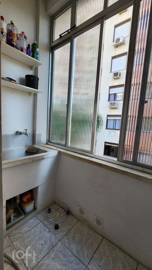 Image 6 - 250953