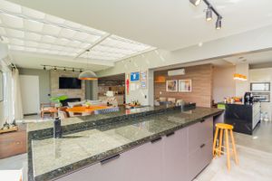 Image 19 - 251610