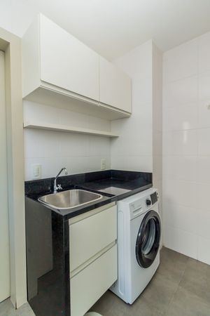 Image 27 - 251610