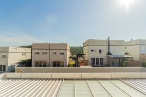 Image 34 - 251610