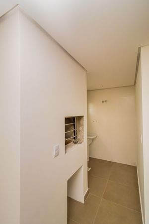 Image 20 - 251612