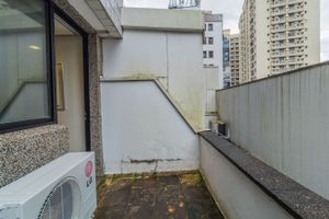 Image 13 - 251958
