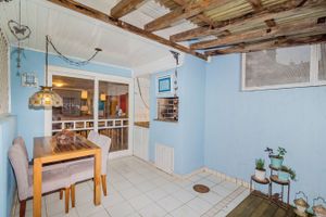 Image 42 - 253640