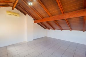 Image 30 - 253697