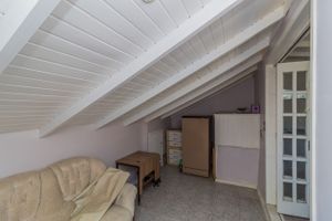 Image 19 - 254399
