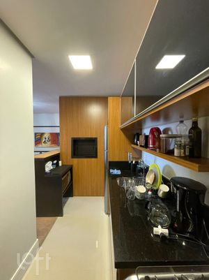 Image 4 - 256101