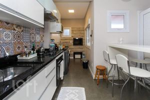 Image 12 - 256330