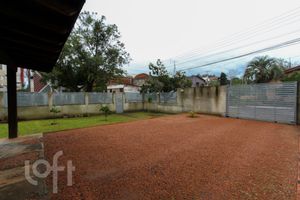 Image 29 - 256330