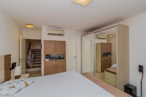 Image 15 - 256576