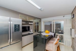 Image 19 - 256576