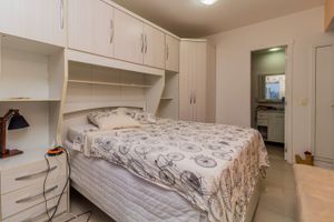 Image 11 - 256685
