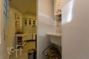 Image 38 - 256855
