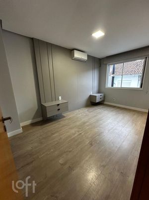 Image 30 - 257063