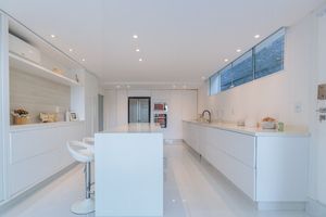 Image 17 - 257648