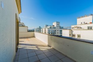 Image 24 - 258257