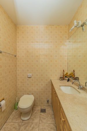Image 12 - 261400