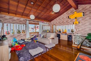 Image 42 - 265953