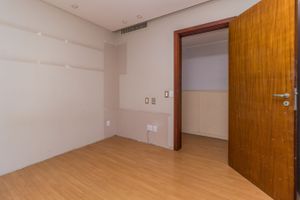 Image 15 - 267950
