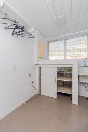 Image 37 - 267950
