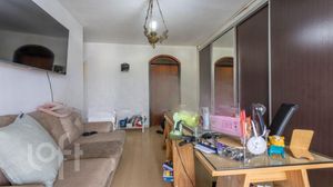 Image 38 - 270000