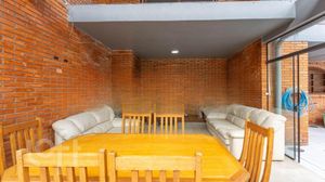 Image 19 - 270000