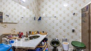 Image 34 - 270000