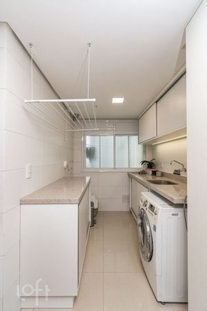 Image 27 - 272698