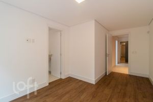 Image 30 - 273560