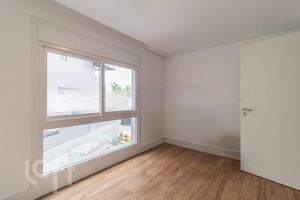 Image 24 - 273620