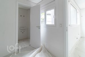Image 19 - 273623