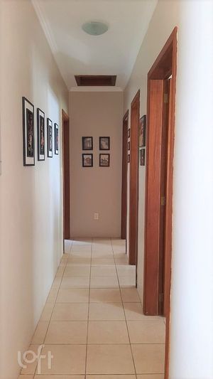 Image 31 - 275200