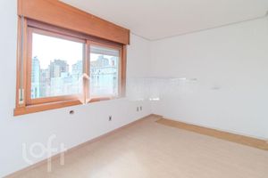 Image 17 - 275204