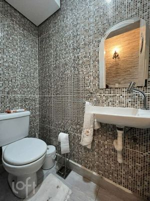 Image 35 - 275321