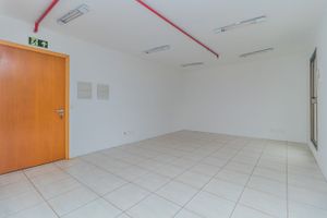 Image 3 - 275688