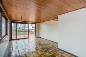 Image 33 - 275708