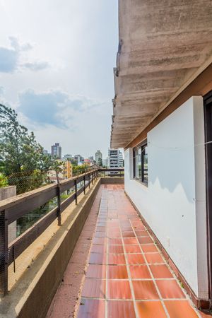Image 53 - 275708