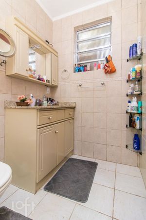 Image 19 - 275741