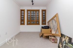 Image 17 - 275952